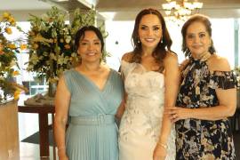 Lily con su suegra, Patricia Cornejo, y su mamá, Lily Melo de De las Fuentes.