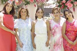 Paola con su cuñada, Patricia Valdés, su suegra, Patricia Cárdenas, su madre, Verónica Soberón y su hermana, Luciana María Guajardo.