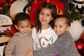 Alejandro y Elena Valdés con Paulina Zúñiga.