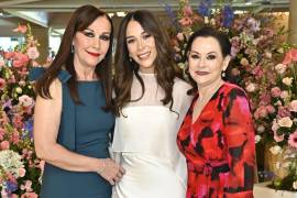 Ale con su mamá, Marcela Moeller y su suegra, Maritza Bórquez.