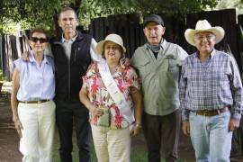 Pita con sus hermanos Bebis, Antonio, Beto y Jorge Dewey.