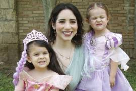 Katalina con su mamá, Paulina de la Torre y su hermana, Loretto Randall.