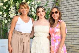 Marcela con su mamá Martha Westrup y su suegra Olivia Flores de Prado.