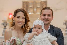 Ana María con sus papás, Vero Elizondo y Bernardo Cárdenas.