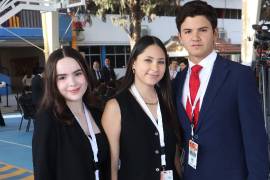 Ana Paty Gómez, Regina Mellado y Andrés Soberón.