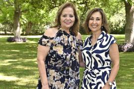 Anfitrionas, la vicepresidenta Lli Melo de de las Fuentes y la tesorera, Eloína Lozano.