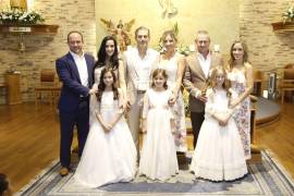 Eugenia Gentiloni, Ana María González y Emilia Morales con sus padres, Blas Gentiloni, Maru de la Peña, Fernando González, Lucía Fernandez, Mario Morales y Esthela Cantú.