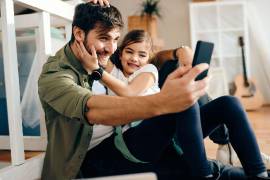 Tecnología al servicio de la familia: estos dispositivos y apps ayudan a los padres a cuidar, guiar y conectar mejor con sus hijos.