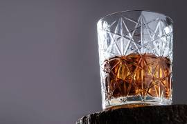 “Está comprobado que, el whisky bebido con moderación, disminuye el estrés y calma los nervios”.