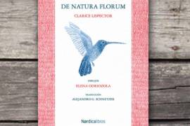 La prosa de Clarice Lispector en “De Natura Florum” convierte cada flor en un universo de aromas, sabores y emociones que seducen al lector.