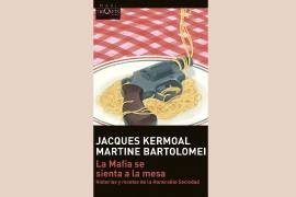 Frank Sinatra, “La Voz”, entre copas de vino y pactos con la mafia: el hombre que cantó al amor mientras cenaba con el poder.
