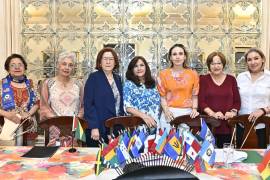 Elsa Valdez Castro, Rosy Guajardo, Angélica Zertuche de Candelas, Dalia Rodríguez de Rodríguez, Marcela Arizpe de Musa, Maisi Ramos de Gomez y Tere Rodríguez de Colunga.