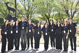 Parte del equipo de estudiantes organizadores del TEDx.
