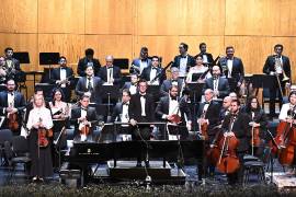 La Orquesta Filarmónica del Desierto de Coahuila durante la gala con la que inauguró su Temporada 2026 en el Teatro de la Ciudad Fernando Soler.