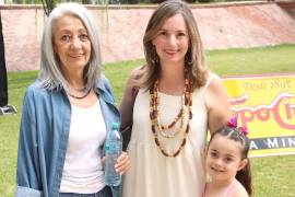 Eva Valdés de Farías, Eva Farías y Eva Olivera.