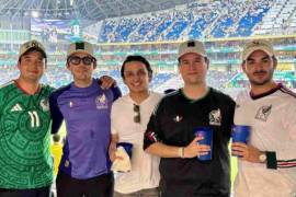 Aficionados saltillenses en el mundial.