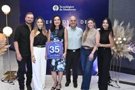 Jaime de la Garza, Alejandra Torres, Gladys Ramos, Jesús, Gladys y Denisse Torres.