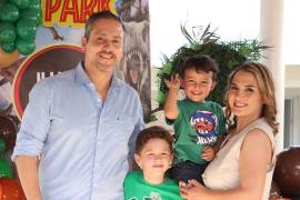 Marcelo con sus papás Mauricio Villarreal y Cynthia Armendáriz y su hermano, Rafael Villarreal.