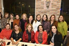 Las amigas celebraron su tradicional posada con risas, gratitud y un brindis por lo que viene.