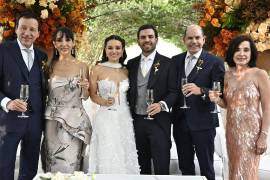 Ana Paula y Juan Pablo con sus padres Caty Ramírez y César Cárdenas, Nany Ornelas y Juan Carlos Noble.