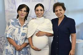 Anakaren con su suegra, María del Socorro Aguirre, y su mamá, con su mamá, Ana María González.