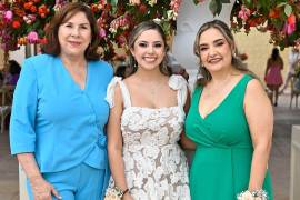 Mariana con su suegra, Miriam González y su mamá, Karina Sánchez Cardona.