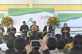Corte del listón a cargo de Daniela Eguía, P. Wenceslao de la Peña, Óscar Miguel Martínez, Francisco García, Mario Valdés y Beatriz Brondon.