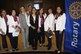 Ivonne Espinosa, Gloria Galván con integrantes del Club Rotario Saltillo Empresarial.