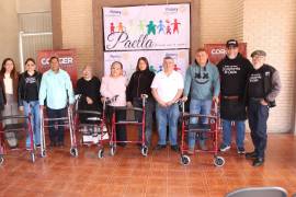 Pacientes del Hospital Universitario recibieron andadores como parte de la entrega de apoyos.