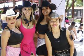 Mayra Rodríguez de Gold, Silvia Borbón, Andrea Bedoya e Isabel Ramírez.