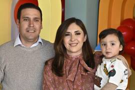 Fer con sus padres: Alfonso Villarreal y Edna Amavizca.