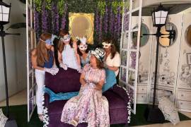 Compartieron el estilo vintage con atifaces y sombreros para ponerse a tono con la temática.