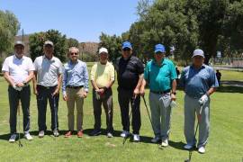 Jorge Chávez, Mario López, Luis Arizpe Jiménez, Roberto Rodríguez organizador del torneo, Roberto Sandoval, José de las Fuentes y Tony Vázquez integraron el grupo de honor del Tequila Open “Caritas 2025”.