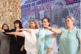Toma de protesta por la nueva mesa directiva.