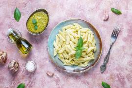 La albahaca, protagonista de aromas y sabores que han viajado de la tradición a la mesa actual.