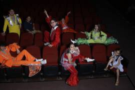 El elenco infantil de “Mamma Mia!” reúne talento, disciplina y trabajo en equipo sobre el escenario.