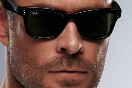 Entre luz, reflejos y música, ver también es una forma de escucharse.