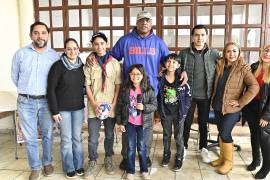 José Antonio Domínguez, Cristina Sosa, Santiago Domínguez, Gabe Northern, Mackenzie Leonor Mora Chu, José Julian Herrera, Brian, Rosy y Sandy Dueñas.