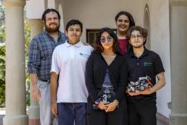 Equipo de jóvenes de robótica.
