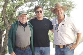 Sebastián con su papá, Alejandro Arizpe, y su suegro, Juan Carlos Guerra.