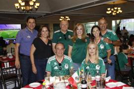 Jorge Chávez, Teté Gómez, Jaime Mejía, Miriam Cárdenas, Estela Ortiz, Héctor Cuéllar, Humberto Elizalde y Gisely González.