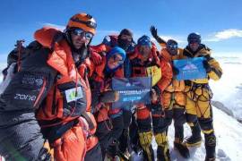 Sebastián Arizpe, Oswaldo Freire, Max Álvarez y Andrés Salinas en la cima de la montaña Kanchenjunga.