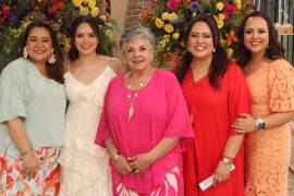 María José con su familia, Verónica López de Padilla, Silvia Guerrero, Marcela López de Bustos y Paola López.