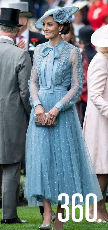 $!Azul: El color azul es de los más utilizados por Kate, sobre todo en eventos oficiales diurnos ya que representa calma, responsabilidad y honestidad.