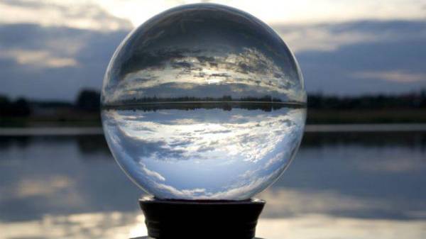 LA BOLA DE CRISTAL