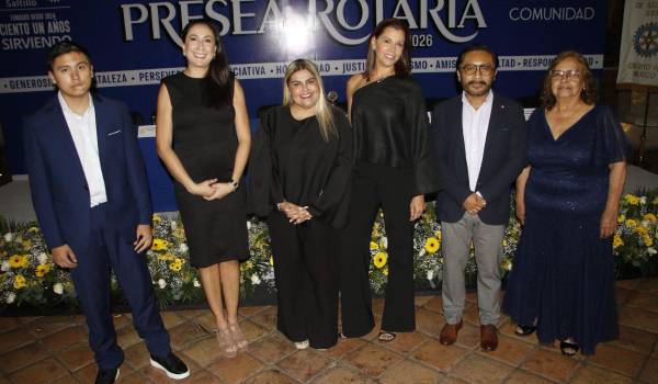 Los galardonados Gilberto Ledezma Juárez, Zaraí Salvador Matár, Aída Barrera Enciso, Silvia García-Rojas, Alberto Xicontécatl Carrasco y Maria Isabel Cepeda Corvera.