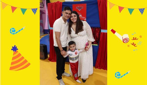 Gerardito junto a sus padres, Gerardo Valdez y Nadia Lara.