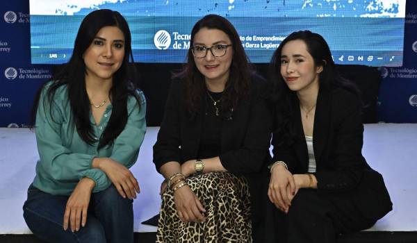 Perla Cecilia García, Itzel Bautista y Kamila Barrera.