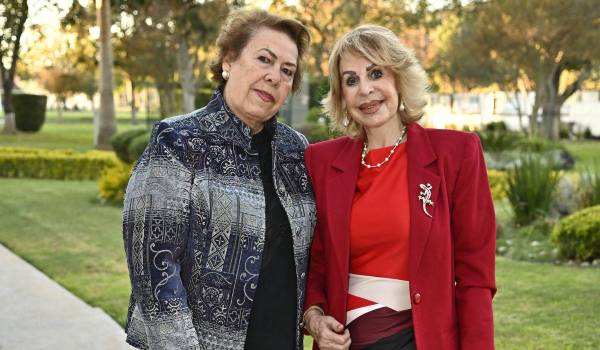 Conchita de Valle y Luz María Caballero.