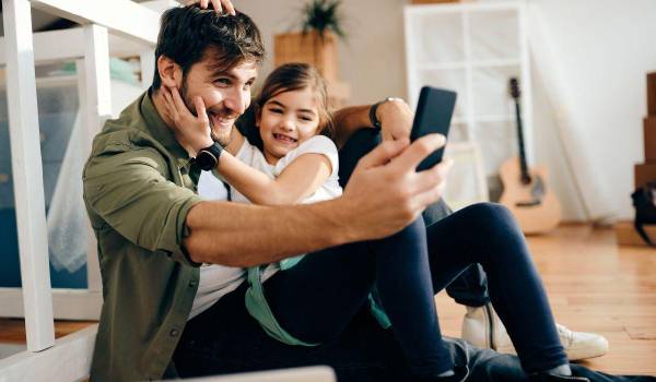 Tecnología al servicio de la familia: estos dispositivos y apps ayudan a los padres a cuidar, guiar y conectar mejor con sus hijos.
